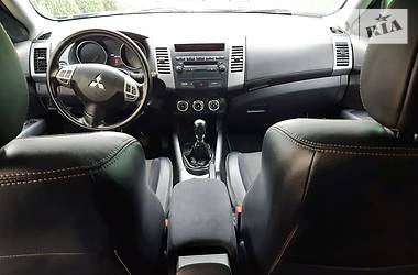 Внедорожник / Кроссовер Mitsubishi Outlander XL 2010 в 