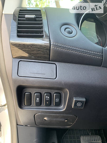 Позашляховик / Кросовер Mitsubishi Outlander XL 2011 в Дніпрі