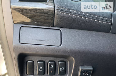 Позашляховик / Кросовер Mitsubishi Outlander XL 2011 в 