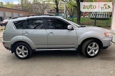 Позашляховик / Кросовер Mitsubishi Outlander XL 2011 в 