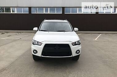 Позашляховик / Кросовер Mitsubishi Outlander XL 2011 в 
