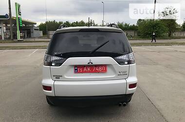 Позашляховик / Кросовер Mitsubishi Outlander XL 2011 в 
