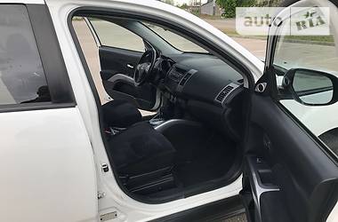 Позашляховик / Кросовер Mitsubishi Outlander XL 2011 в 