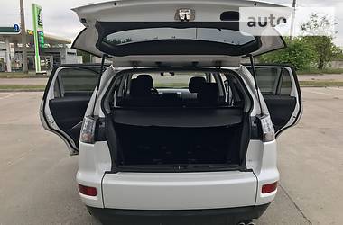 Позашляховик / Кросовер Mitsubishi Outlander XL 2011 в 