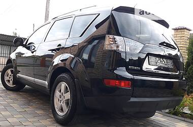 Позашляховик / Кросовер Mitsubishi Outlander XL 2009 в 