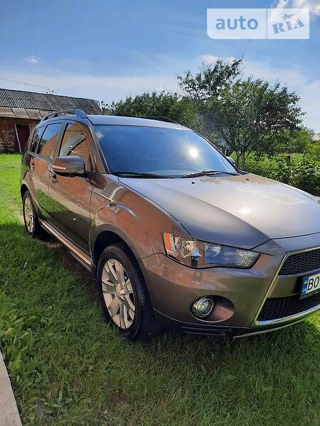 Позашляховик / Кросовер Mitsubishi Outlander XL 2011 в Тернополі