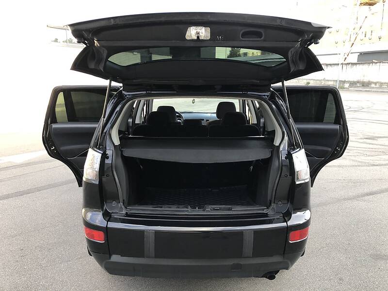 Позашляховик / Кросовер Mitsubishi Outlander XL 2008 в Києві