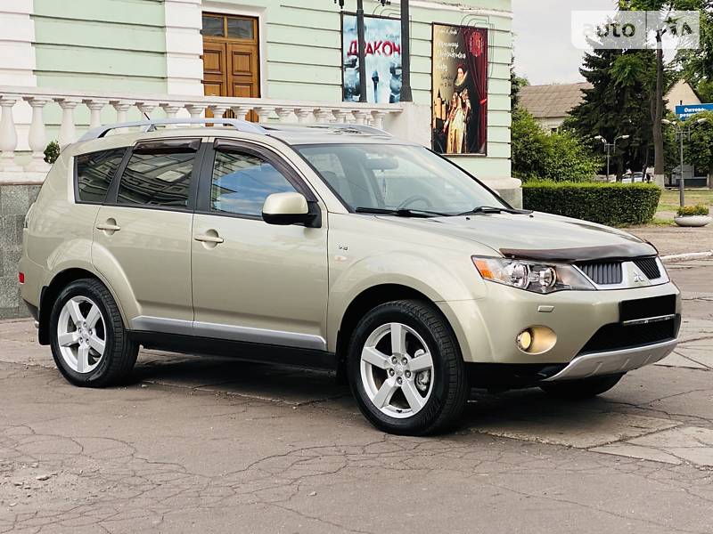 Позашляховик / Кросовер Mitsubishi Outlander XL 2008 в Кам'янському