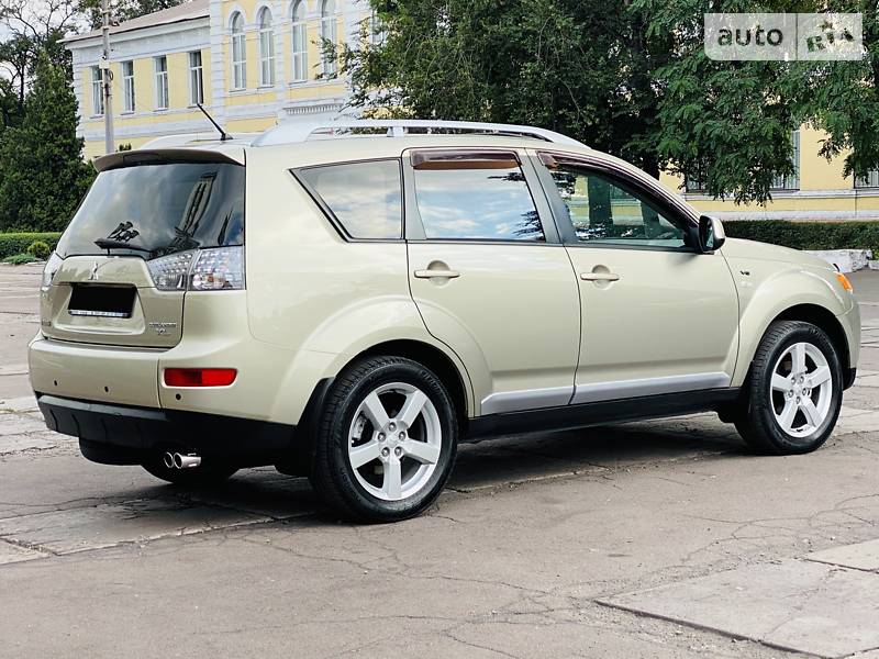 Позашляховик / Кросовер Mitsubishi Outlander XL 2008 в Кам'янському