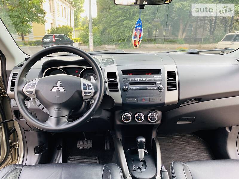 Позашляховик / Кросовер Mitsubishi Outlander XL 2008 в Кам'янському
