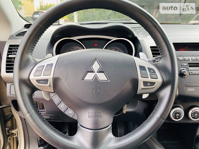 Позашляховик / Кросовер Mitsubishi Outlander XL 2008 в Кам'янському