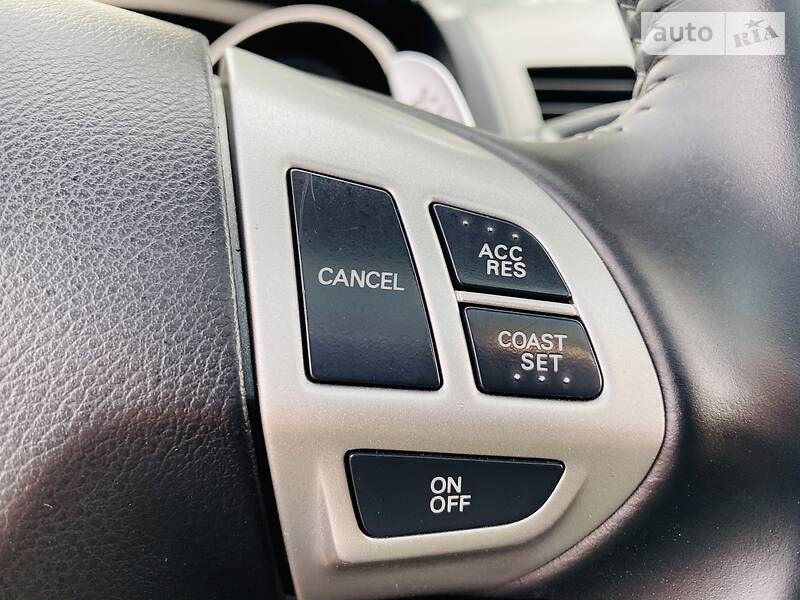 Позашляховик / Кросовер Mitsubishi Outlander XL 2008 в Кам'янському
