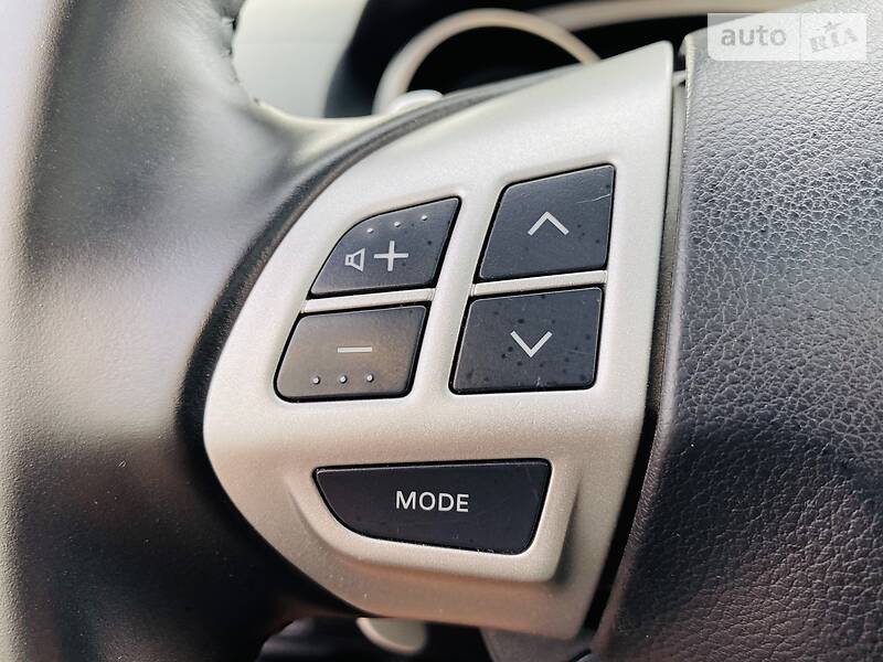 Позашляховик / Кросовер Mitsubishi Outlander XL 2008 в Кам'янському