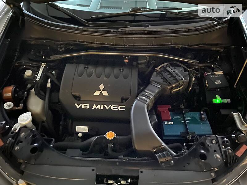 Позашляховик / Кросовер Mitsubishi Outlander XL 2008 в Києві