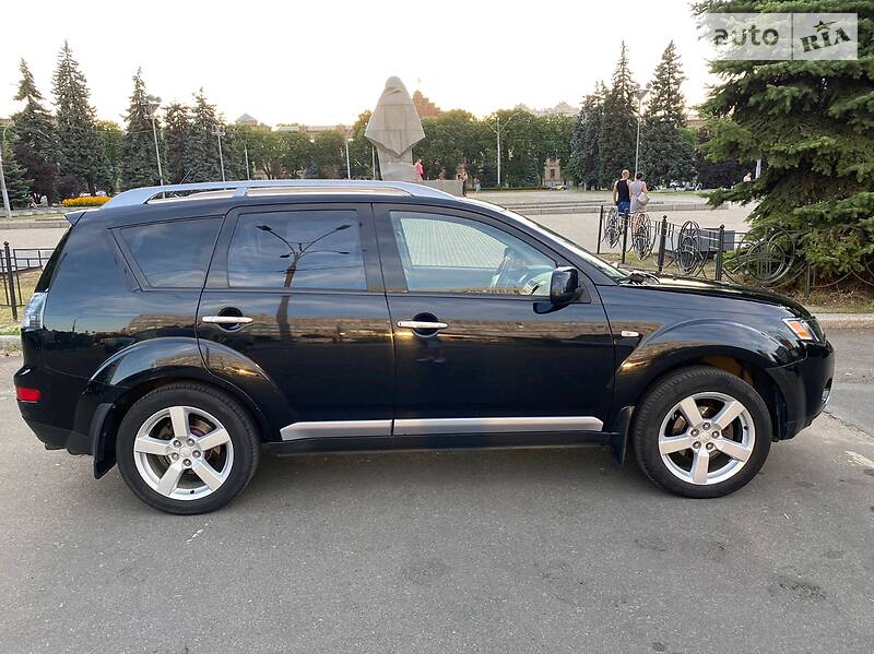 Позашляховик / Кросовер Mitsubishi Outlander XL 2008 в Києві