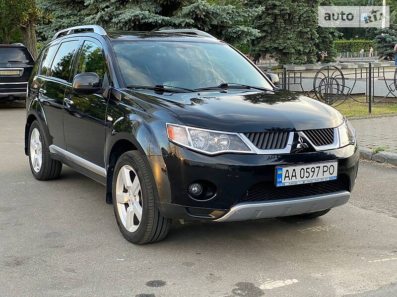 Позашляховик / Кросовер Mitsubishi Outlander XL 2008 в Києві