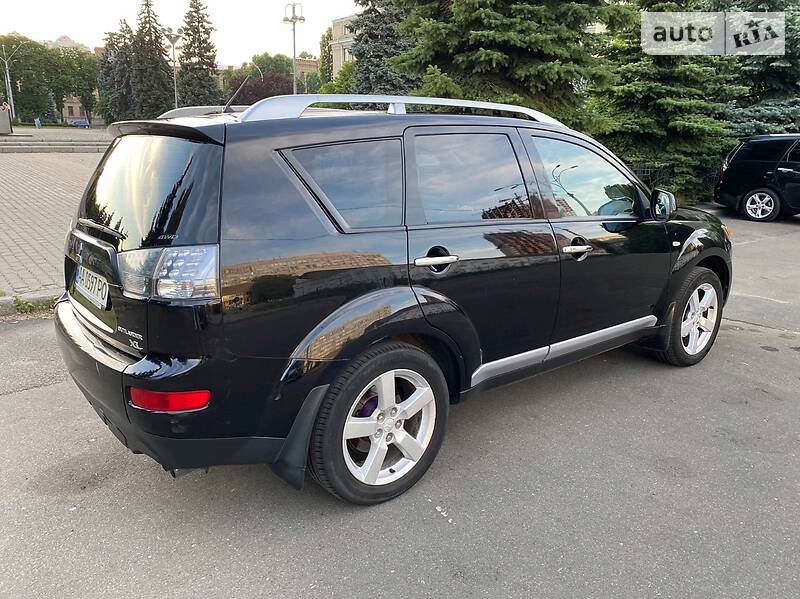 Позашляховик / Кросовер Mitsubishi Outlander XL 2008 в Києві