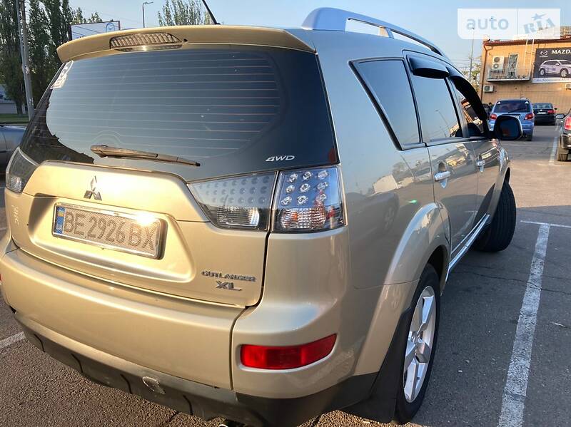 Внедорожник / Кроссовер Mitsubishi Outlander XL 2008 в Черновцах