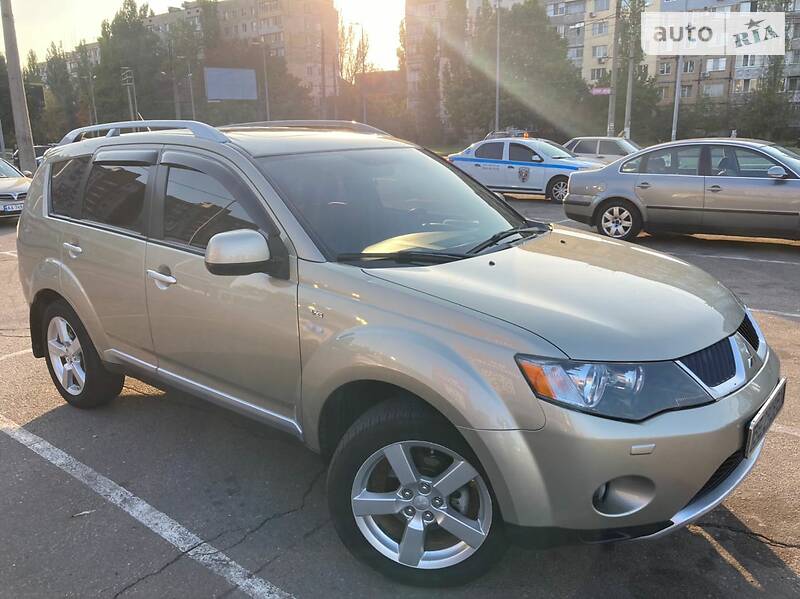 Внедорожник / Кроссовер Mitsubishi Outlander XL 2008 в Черновцах