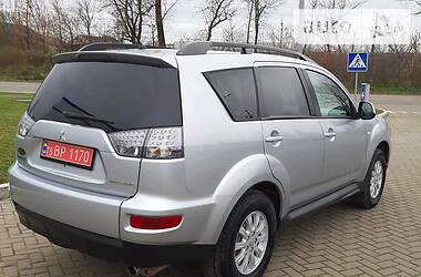 Позашляховик / Кросовер Mitsubishi Outlander XL 2011 в Самборі