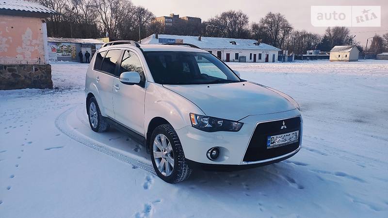 Mitsubishi Outlander XL White Pearl