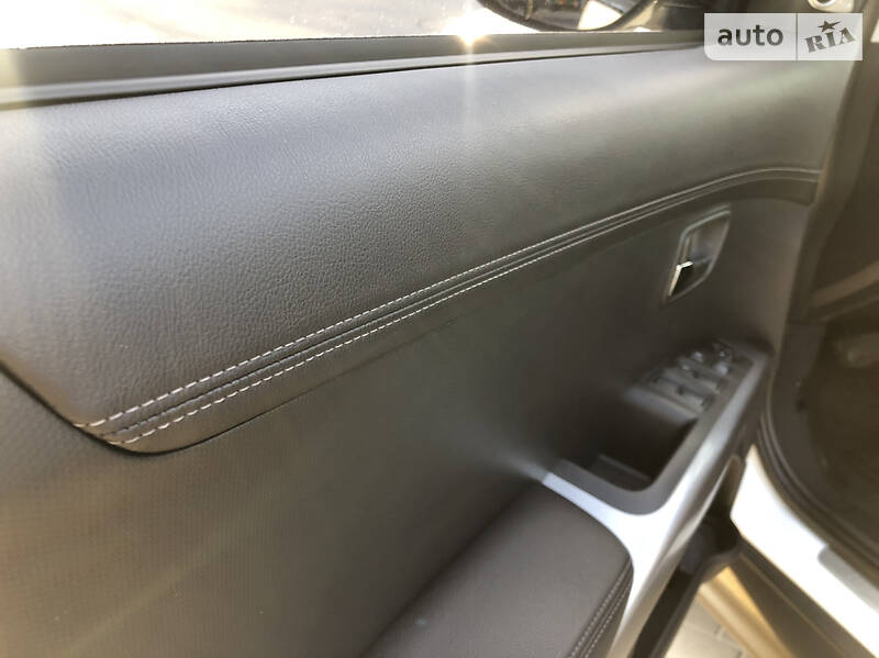 Внедорожник / Кроссовер Mitsubishi Outlander XL 2012 в Киеве