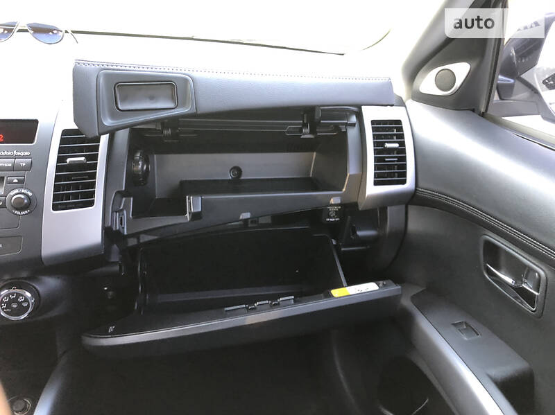 Внедорожник / Кроссовер Mitsubishi Outlander XL 2012 в Киеве