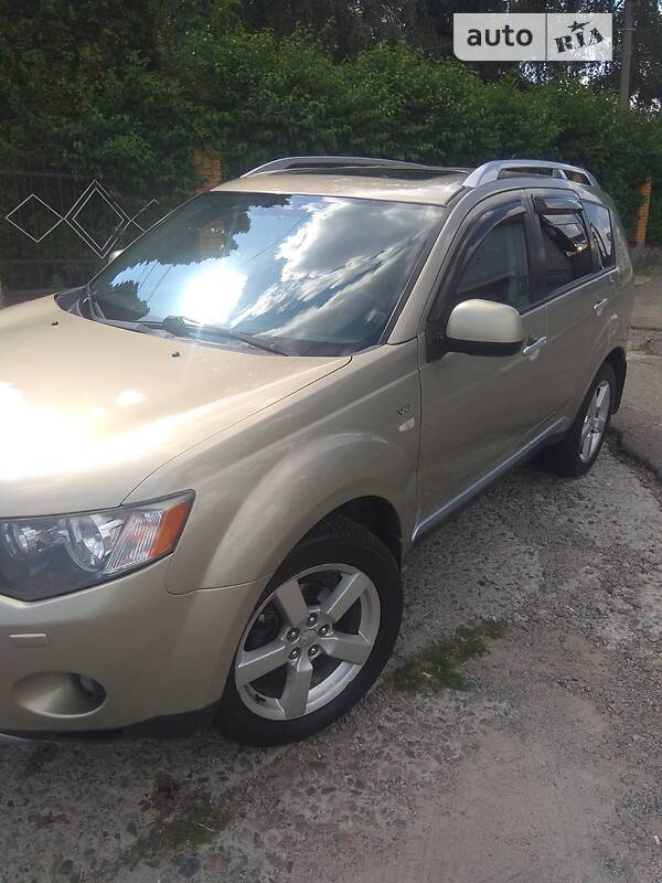 Mitsubishi Outlander XL