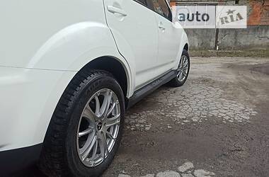 Внедорожник / Кроссовер Mitsubishi Outlander XL 2011 в Житомире