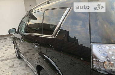 Внедорожник / Кроссовер Mitsubishi Outlander XL 2011 в Луцке