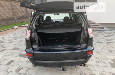 Внедорожник / Кроссовер Mitsubishi Outlander XL 2011 в Луцке