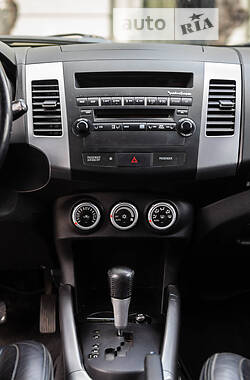 Внедорожник / Кроссовер Mitsubishi Outlander XL 2007 в 
