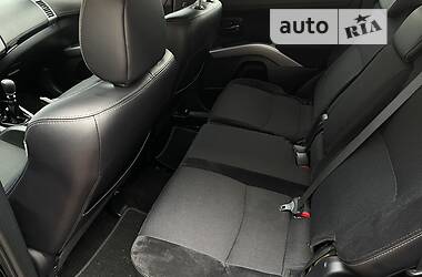 Внедорожник / Кроссовер Mitsubishi Outlander XL 2012 в 