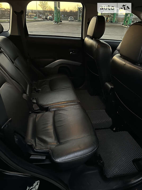 Внедорожник / Кроссовер Mitsubishi Outlander XL 2010 в Ивано-Франковске