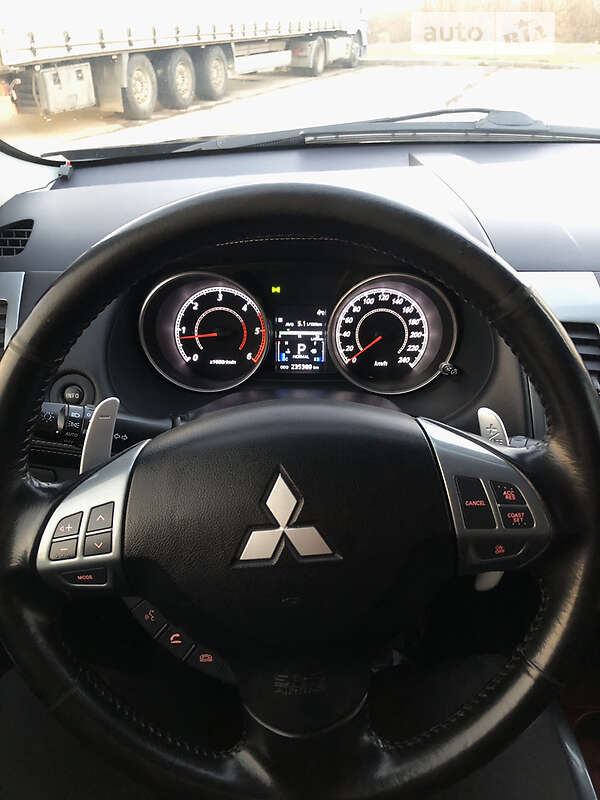 Внедорожник / Кроссовер Mitsubishi Outlander XL 2010 в Ивано-Франковске