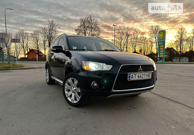 Внедорожник / Кроссовер Mitsubishi Outlander XL 2010 в Ивано-Франковске