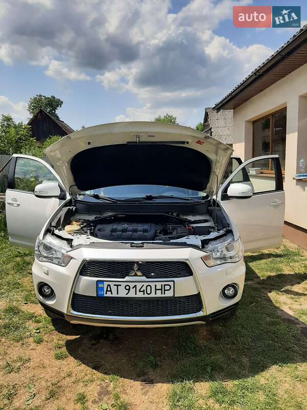 Внедорожник / Кроссовер Mitsubishi Outlander XL 2011 в Ивано-Франковске