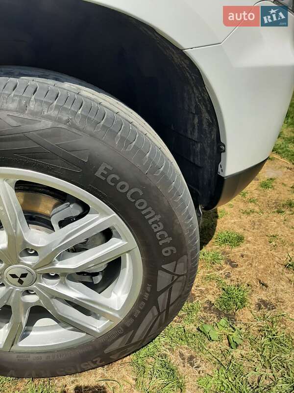 Внедорожник / Кроссовер Mitsubishi Outlander XL 2011 в Ивано-Франковске