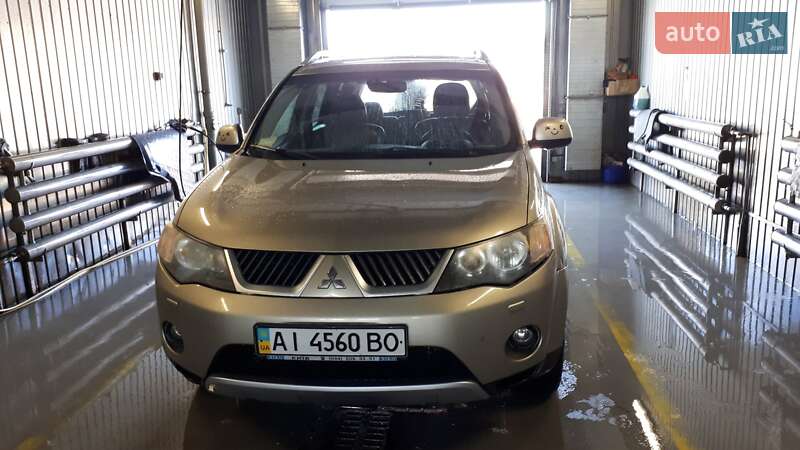 Позашляховик / Кросовер Mitsubishi Outlander XL 2008 в Києві