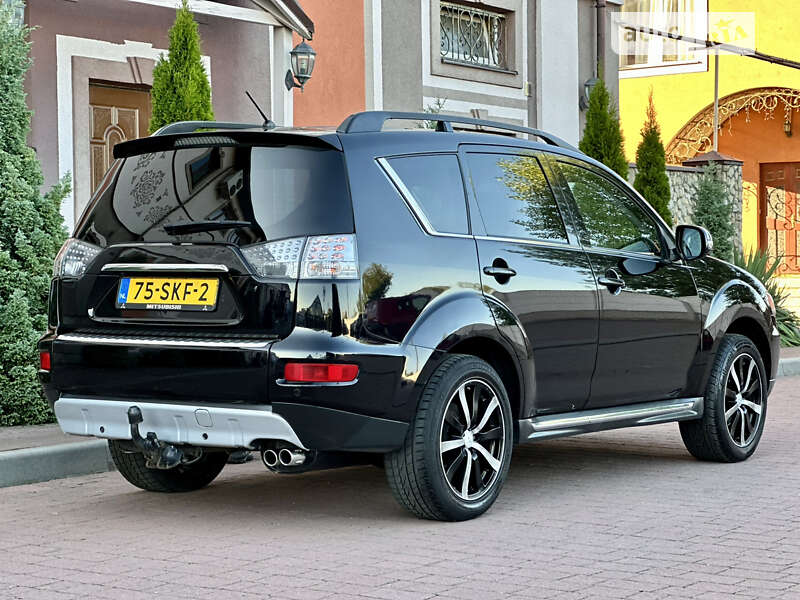 Внедорожник / Кроссовер Mitsubishi Outlander XL 2011 в Стрые