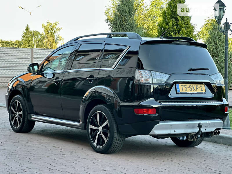 Внедорожник / Кроссовер Mitsubishi Outlander XL 2011 в Стрые