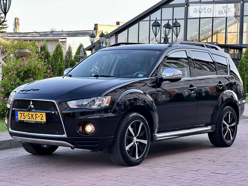 Внедорожник / Кроссовер Mitsubishi Outlander XL 2011 в Стрые