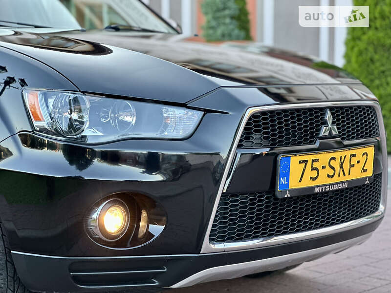 Внедорожник / Кроссовер Mitsubishi Outlander XL 2011 в Стрые