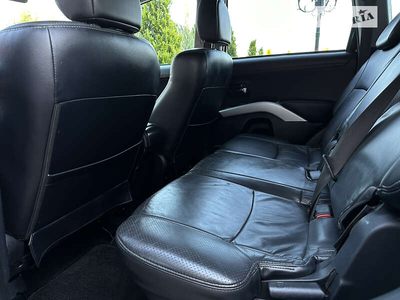 Внедорожник / Кроссовер Mitsubishi Outlander XL 2011 в Стрые