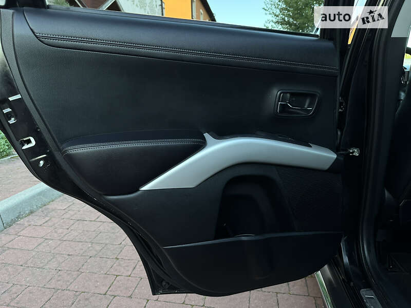 Внедорожник / Кроссовер Mitsubishi Outlander XL 2011 в Стрые