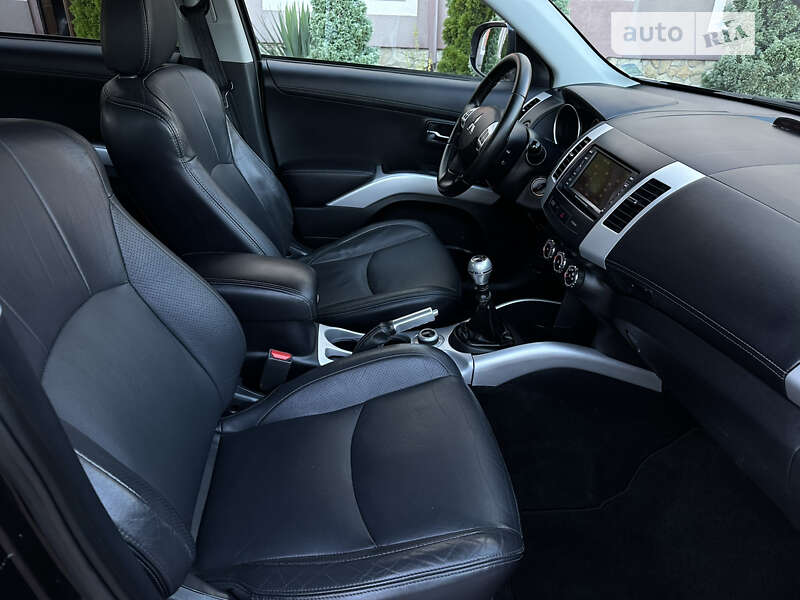 Внедорожник / Кроссовер Mitsubishi Outlander XL 2011 в Стрые