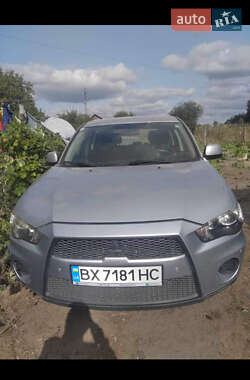 Внедорожник / Кроссовер Mitsubishi Outlander XL 2010 в 