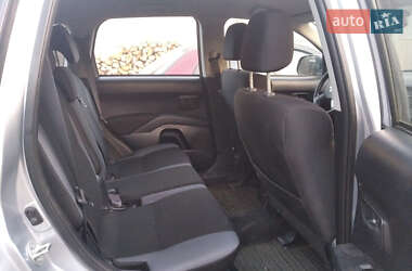 Внедорожник / Кроссовер Mitsubishi Outlander XL 2010 в 