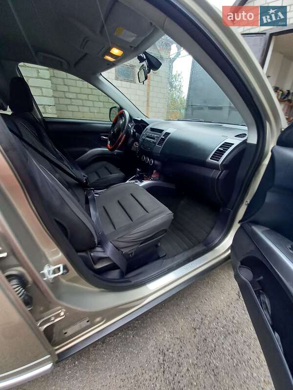 Позашляховик / Кросовер Mitsubishi Outlander XL 2008 в Первомайську фото 8 Позашляховик / Кросовер Mitsubishi Outlander XL 2008 в Первомайську