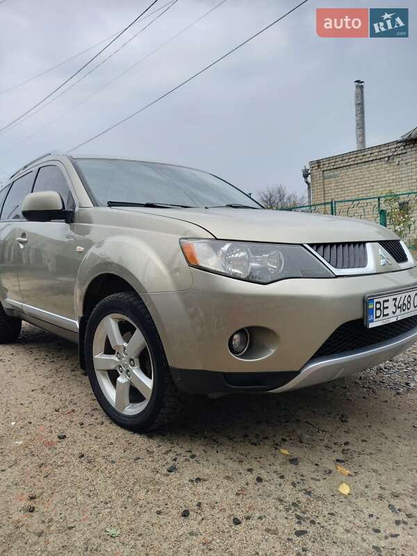 Позашляховик / Кросовер Mitsubishi Outlander XL 2008 в Первомайську фото 2 Позашляховик / Кросовер Mitsubishi Outlander XL 2008 в Первомайську
